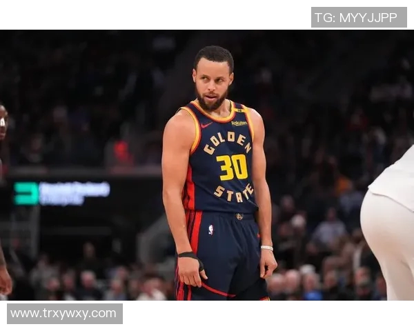 勇士与爵士季后赛第三场激战回顾球星表现与战术分析